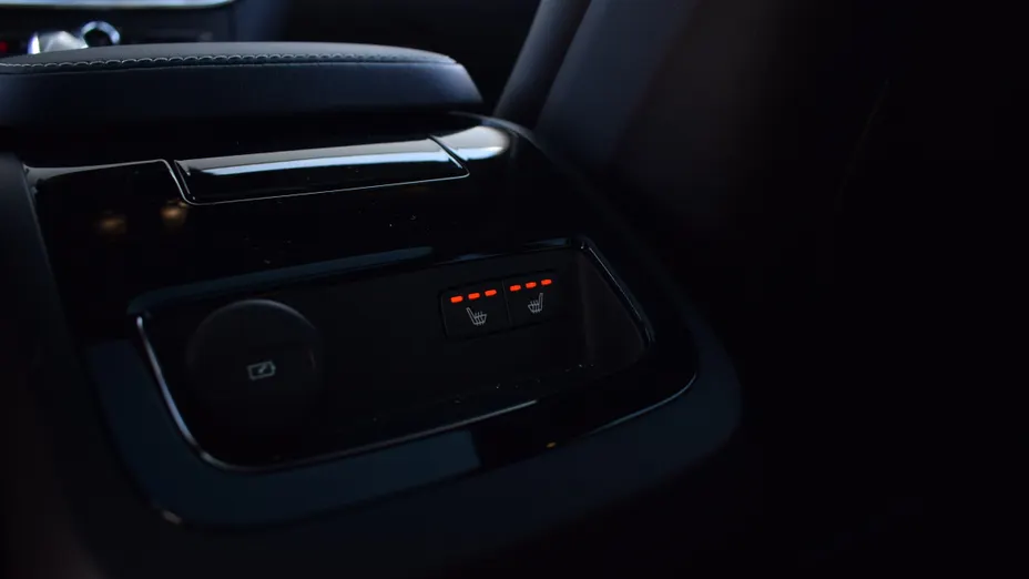 VOLVO V60 V60 T8 AWD Plug-In Hybrid Plus Dark aut