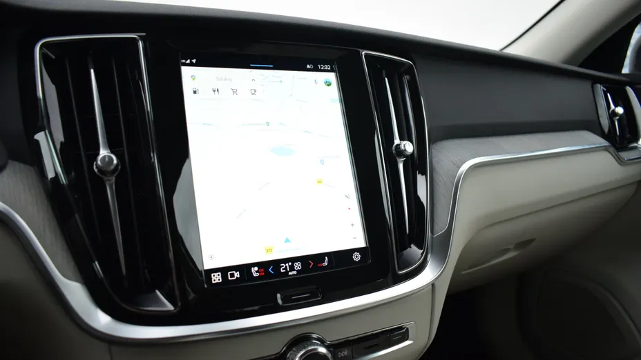 VOLVO V60 V60 B4 B Plus Dark aut