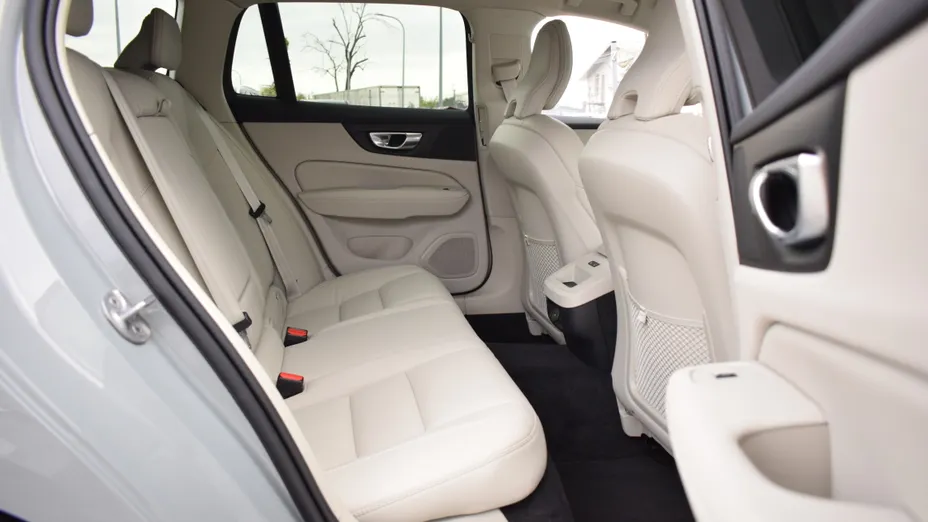 VOLVO V60 V60 B4 B Plus Dark aut