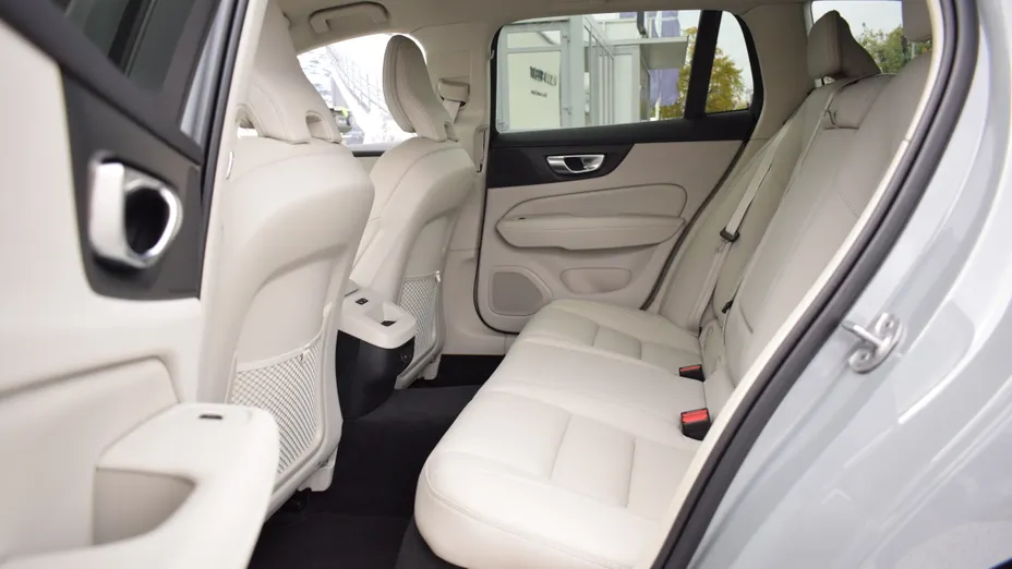 VOLVO V60 V60 B4 B Plus Dark aut