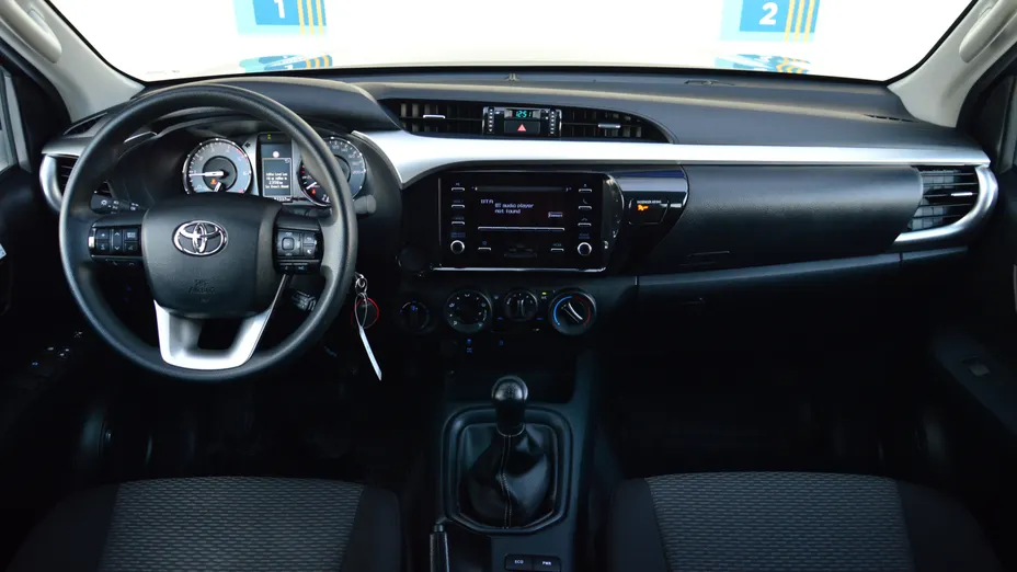 TOYOTA HiLux Hilux 2.4 D-4D Double Cab SR 4x4