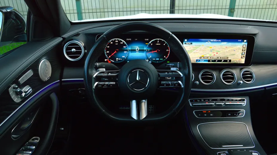 MERCEDES-BENZ E Klasa E 220 d AMG/Avantgarde