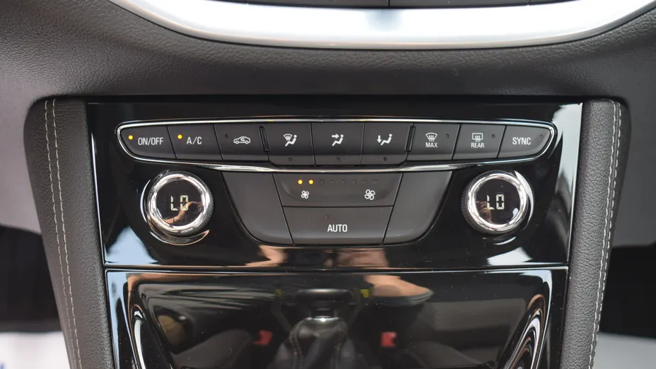 OPEL Astra Astra IV 1.6 CDTI Cosmo