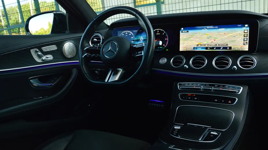 MERCEDES-BENZ E Klasa E 220 d AMG/Avantgarde