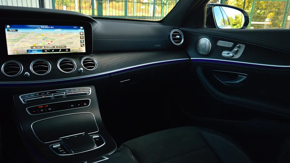 MERCEDES-BENZ E Klasa E 220 d AMG/Avantgarde