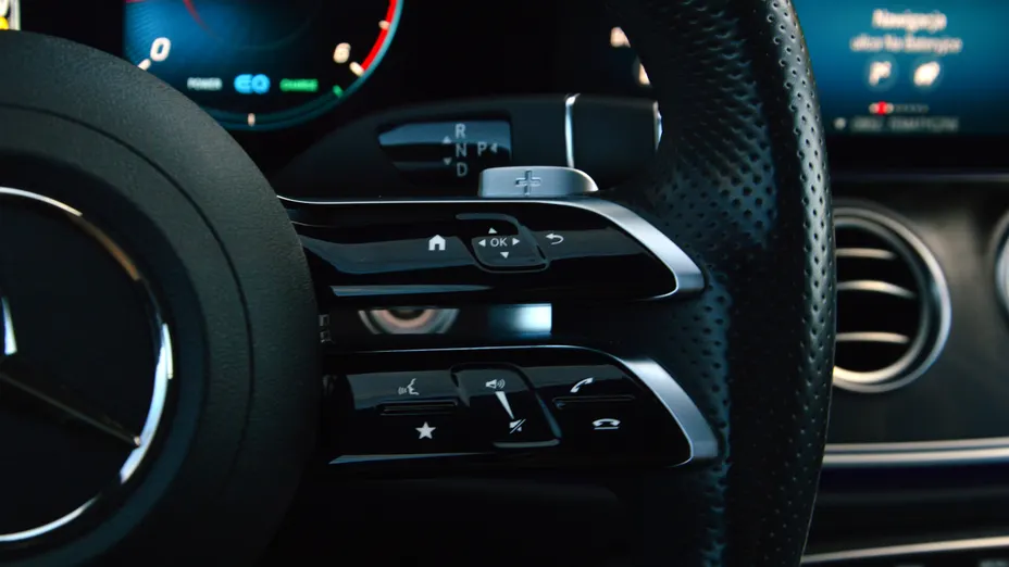 MERCEDES-BENZ E Klasa E 220 d AMG/Avantgarde