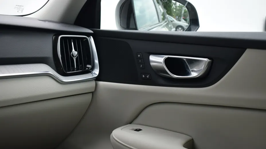 VOLVO S60 S60 B4 B Plus Dark aut