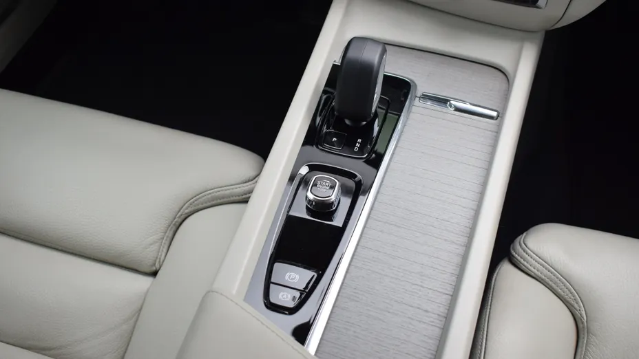 VOLVO S60 S60 B4 B Plus Dark aut