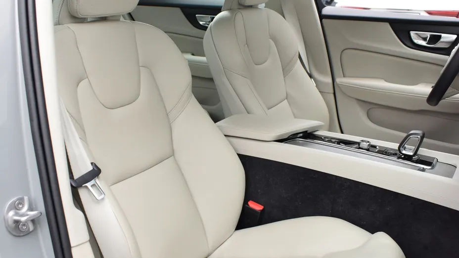 VOLVO S60 S60 B4 B Plus Dark aut