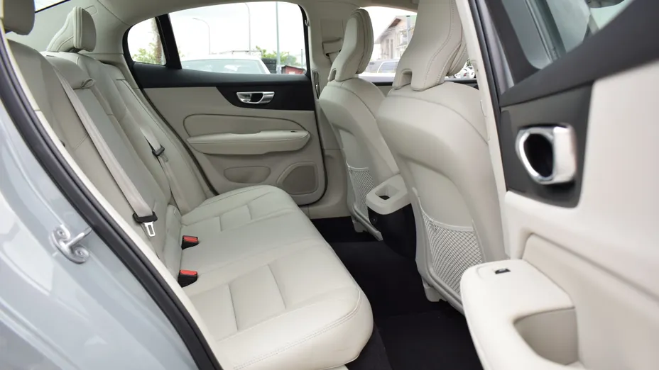 VOLVO S60 S60 B4 B Plus Dark aut