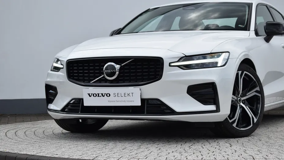 VOLVO S60 S60 B4 B Plus Dark aut