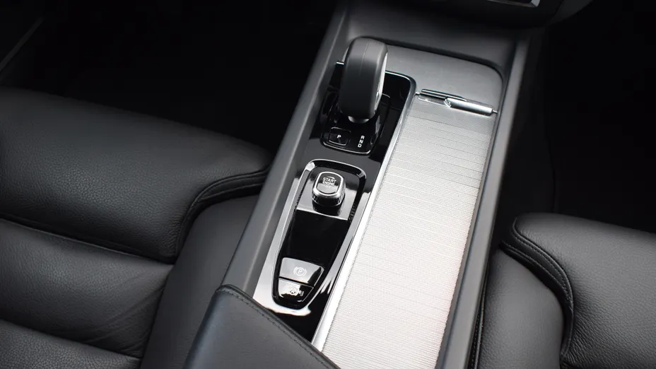 VOLVO S60 S60 B4 B Plus Dark aut