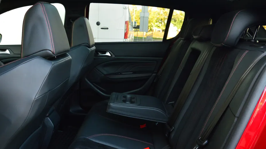 PEUGEOT 308 308 1.6 e-THP GTi by Peugeot Sport S&S