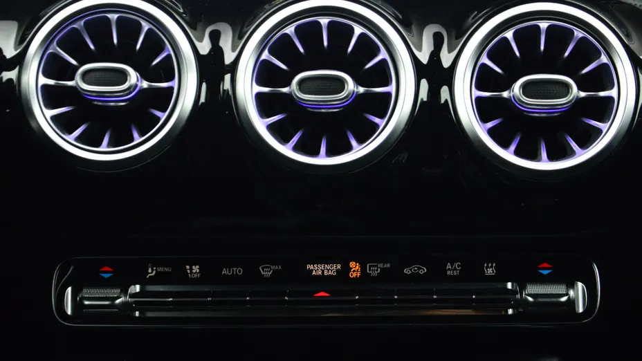 MERCEDES-BENZ A Klasa A 250 e AMG Line 8G-DCT