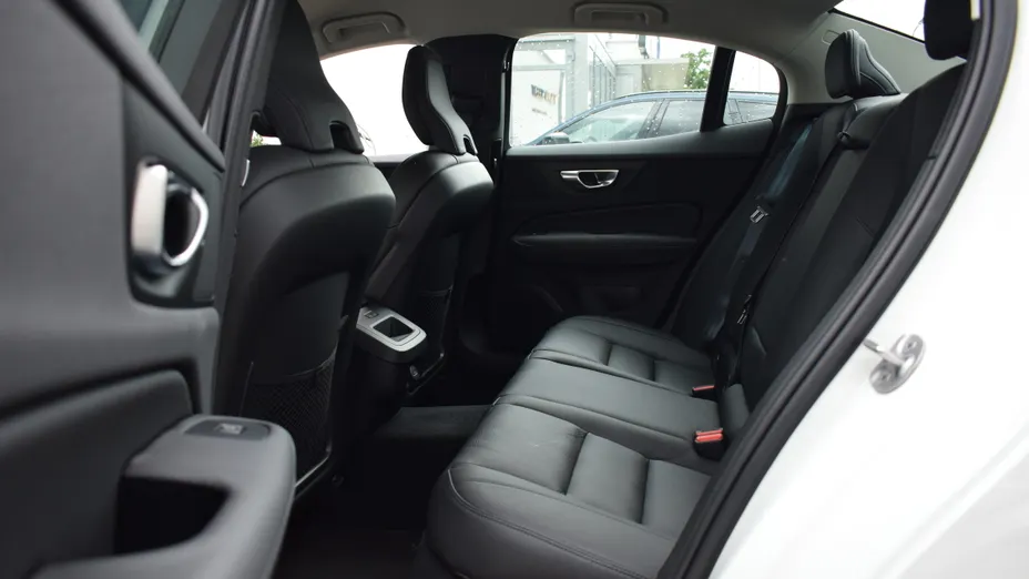 VOLVO S60 S60 B4 B Plus Dark aut