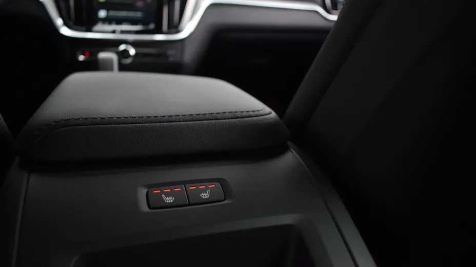 VOLVO S60 S60 B4 B Plus Dark aut