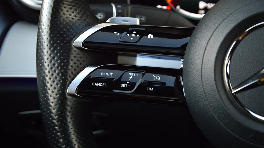 MERCEDES-BENZ E Klasa E 220 d