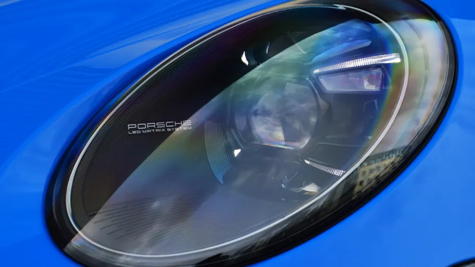 PORSCHE 911 911 Carrera 4 GTS