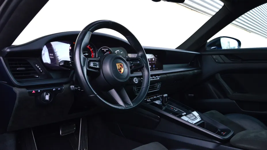 PORSCHE 911 911 Carrera 4 GTS