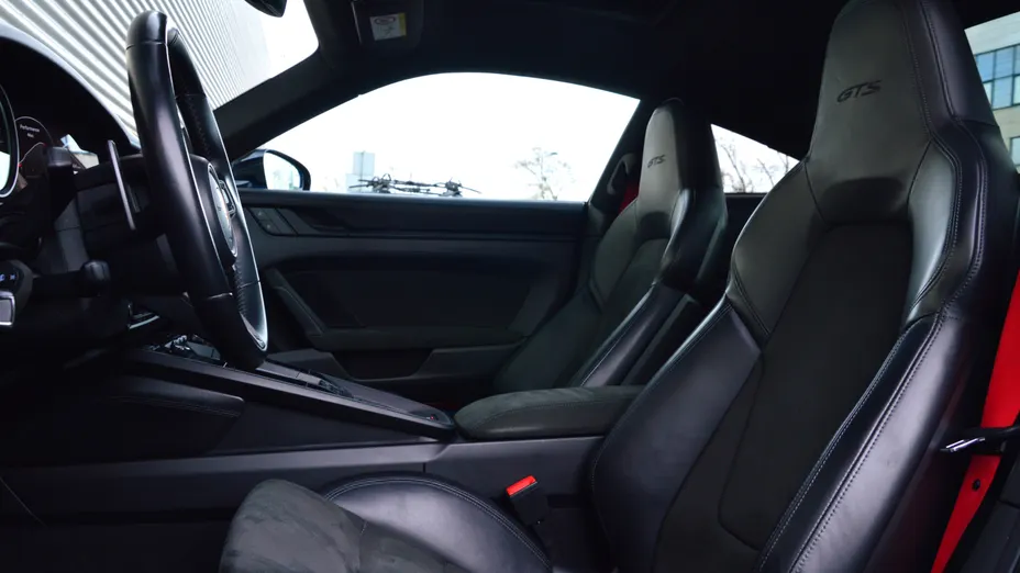 PORSCHE 911 911 Carrera 4 GTS