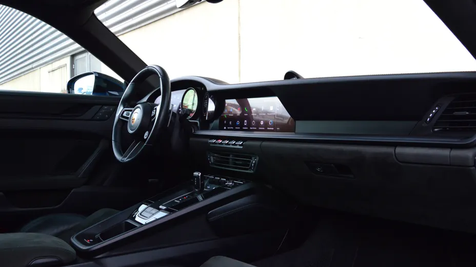 PORSCHE 911 911 Carrera 4 GTS