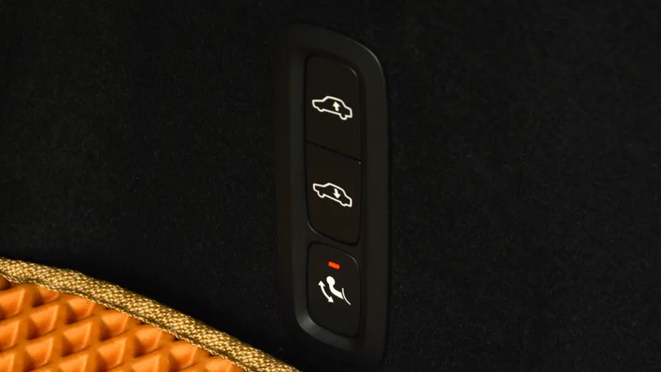 VOLVO XC60 XC60 T8 Plug-In Hybrid AWD Polestar Engineered aut