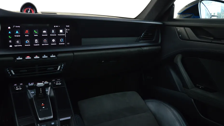 PORSCHE 911 911 Carrera 4 GTS