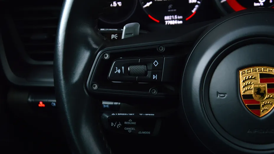 PORSCHE 911 911 Carrera 4 GTS