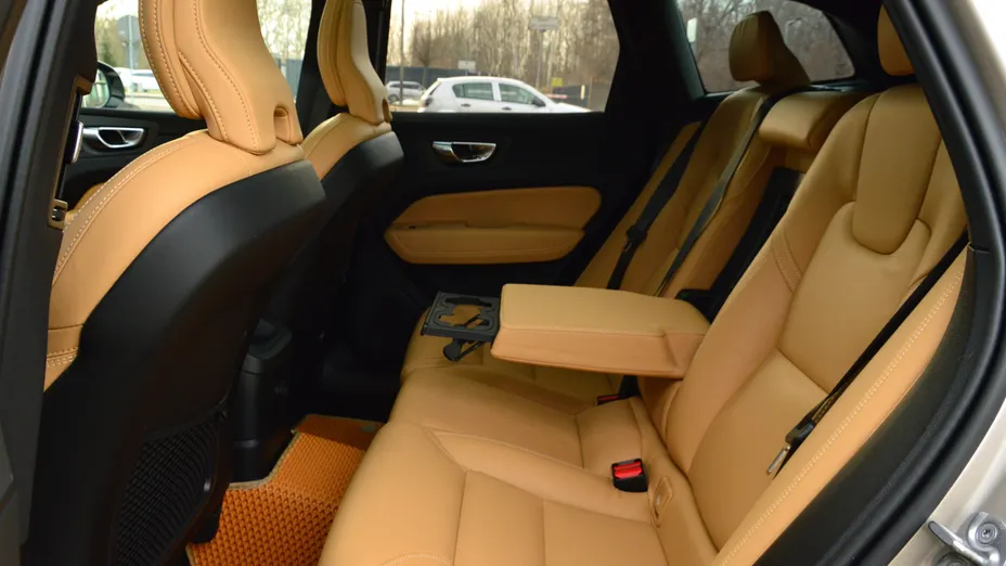 VOLVO XC60 XC60 T8 Plug-In Hybrid AWD Polestar Engineered aut