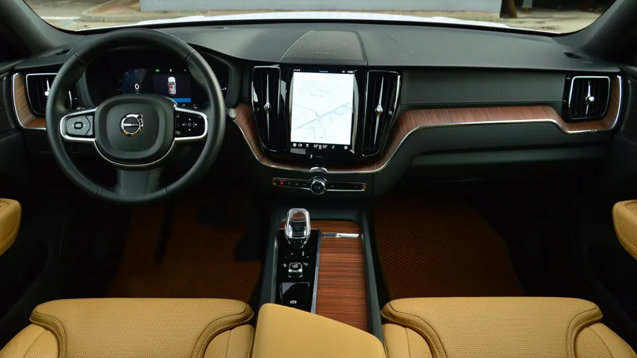 VOLVO XC60 XC60 T8 Plug-In Hybrid AWD Polestar Engineered aut