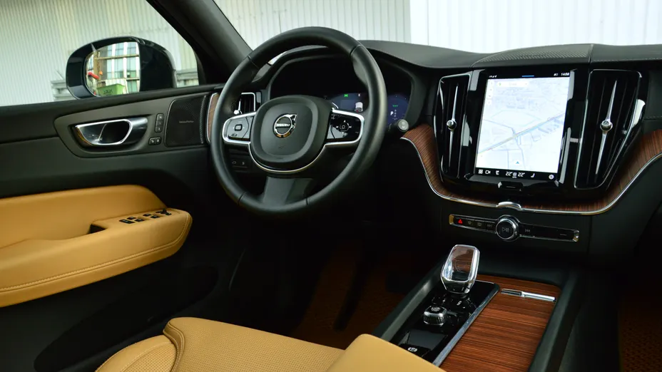 VOLVO XC60 XC60 T8 Plug-In Hybrid AWD Polestar Engineered aut