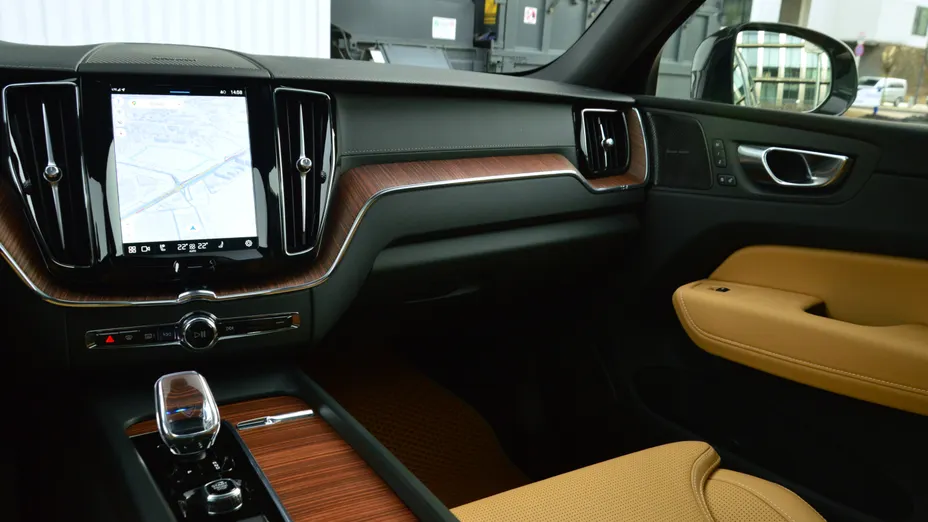 VOLVO XC60 XC60 T8 Plug-In Hybrid AWD Polestar Engineered aut