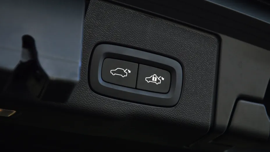 VOLVO XC60 XC60 T8 Plug-In Hybrid AWD Plus Dark aut