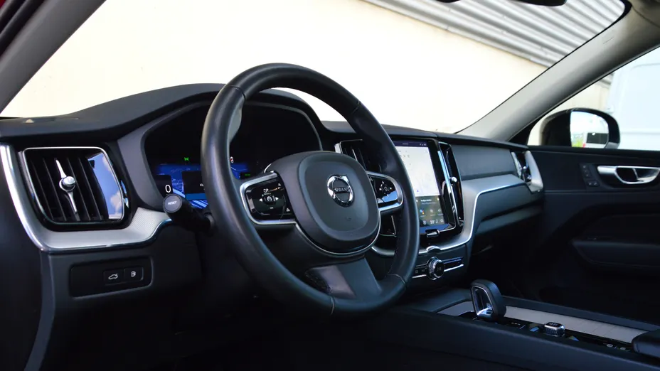 VOLVO XC60 XC60 T8 Plug-In Hybrid AWD Plus Dark aut