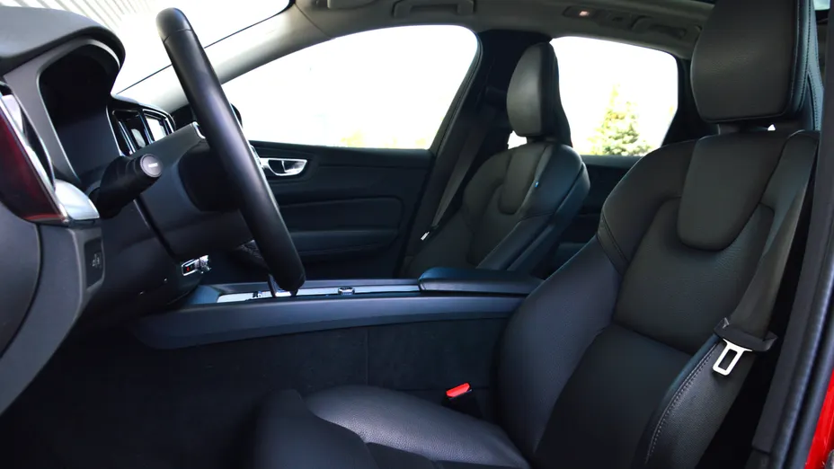 VOLVO XC60 XC60 T8 Plug-In Hybrid AWD Plus Dark aut