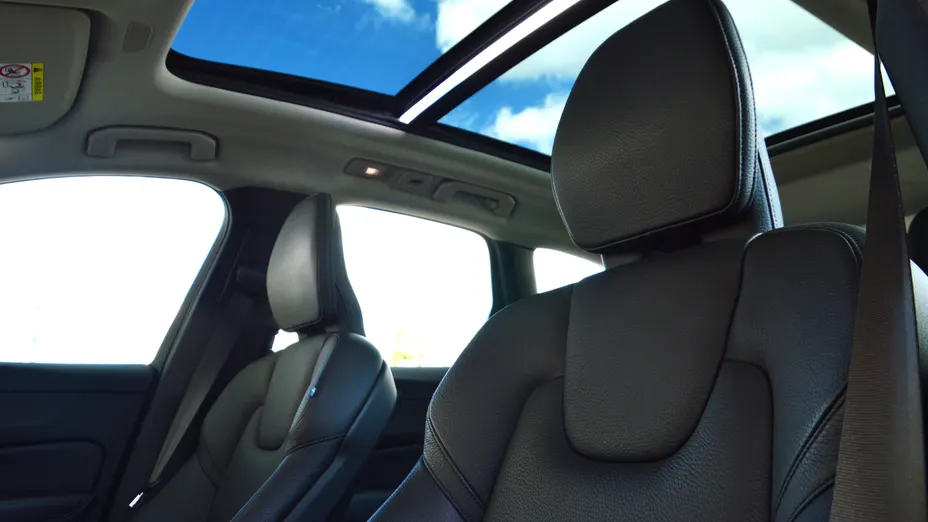 VOLVO XC60 XC60 T8 Plug-In Hybrid AWD Plus Dark aut