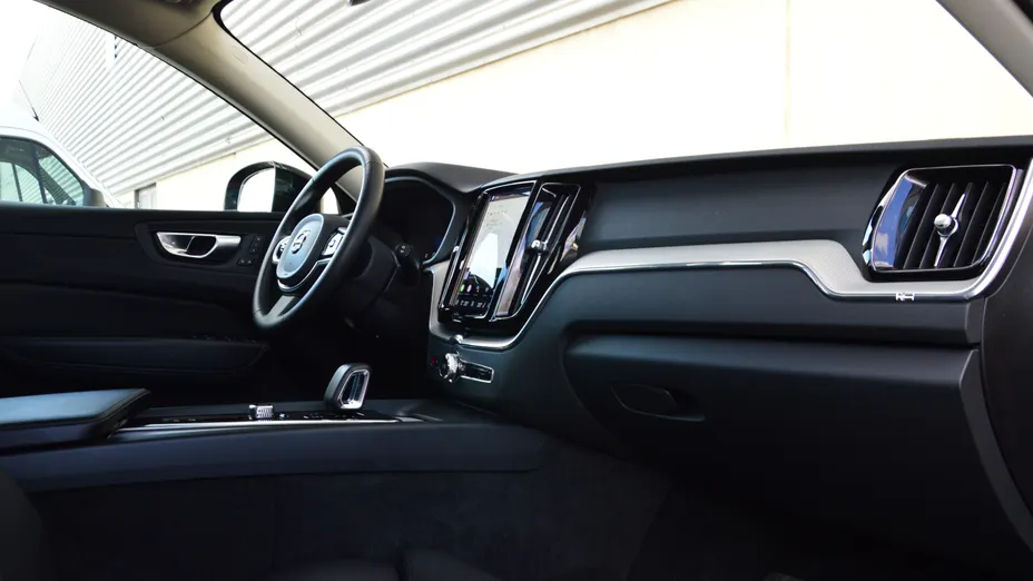 VOLVO XC60 XC60 T8 Plug-In Hybrid AWD Plus Dark aut