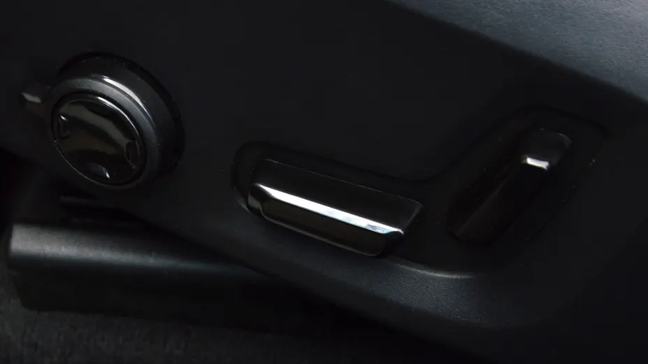 VOLVO XC60 XC60 T8 Plug-In Hybrid AWD Plus Dark aut