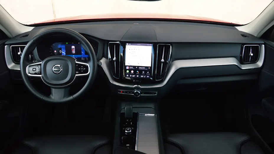 VOLVO XC60 XC60 T8 Plug-In Hybrid AWD Plus Dark aut