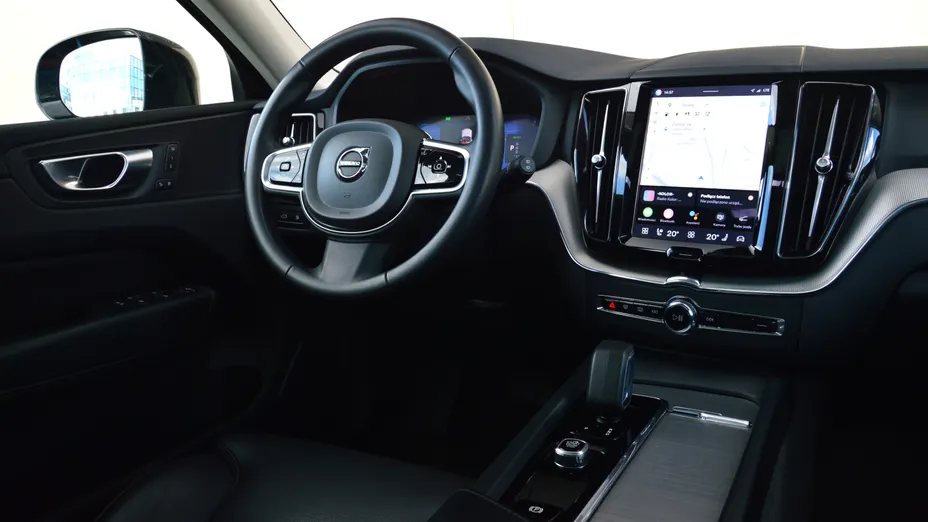 VOLVO XC60 XC60 T8 Plug-In Hybrid AWD Plus Dark aut