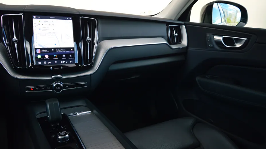 VOLVO XC60 XC60 T8 Plug-In Hybrid AWD Plus Dark aut