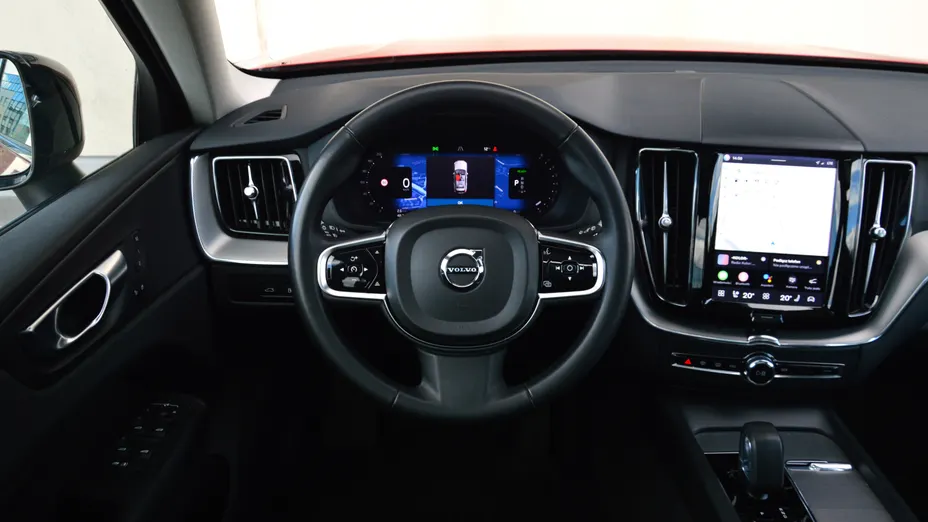 VOLVO XC60 XC60 T8 Plug-In Hybrid AWD Plus Dark aut