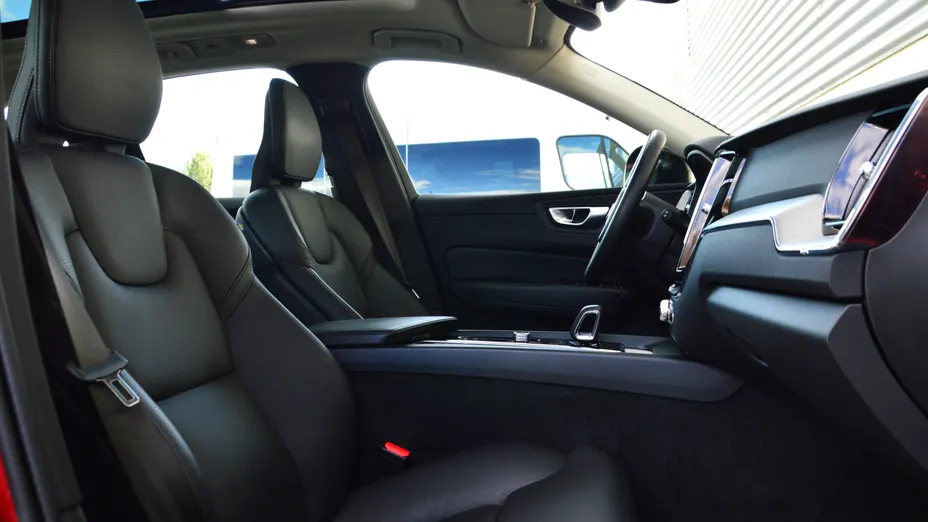 VOLVO XC60 XC60 T8 Plug-In Hybrid AWD Plus Dark aut