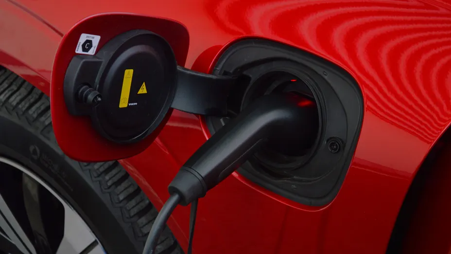 VOLVO XC60 XC60 T8 Plug-In Hybrid AWD Plus Dark aut