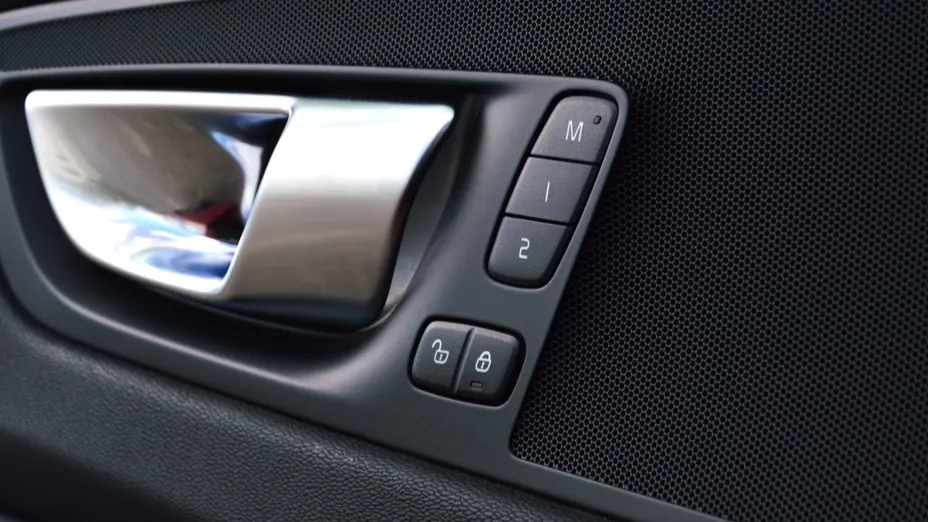 VOLVO XC60 XC60 T8 Plug-In Hybrid AWD Plus Dark aut