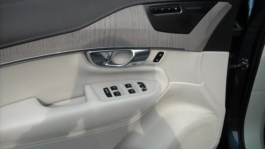 VOLVO XC90 XC90 T8 AWD Plug-In Hybrid Ultimate Bright 7os aut