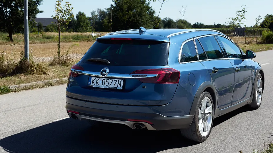OPEL Insignia Insignia CT 2.0 T 4x4 aut EU6