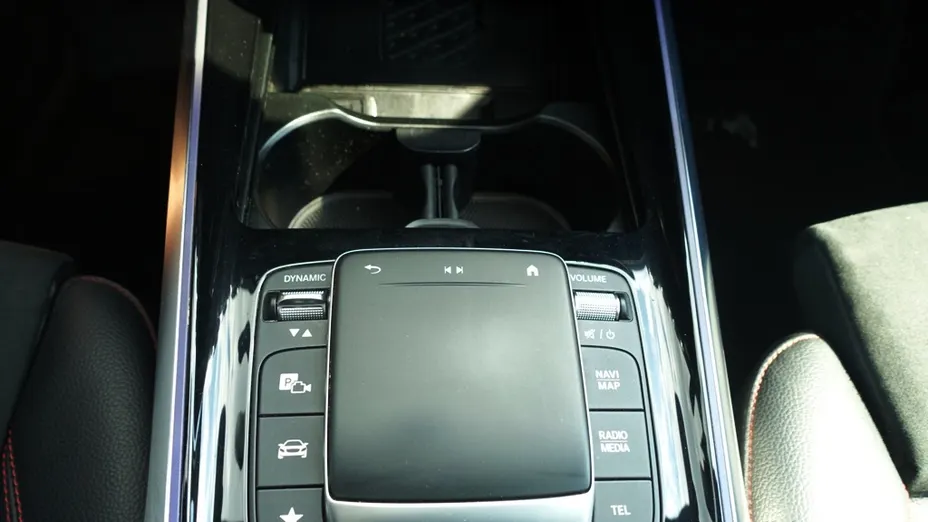 MERCEDES-BENZ GLB GLB 200 AMG Line 7G-DCT