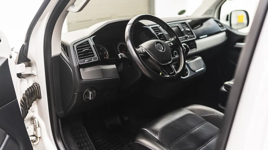 VOLKSWAGEN Multivan -