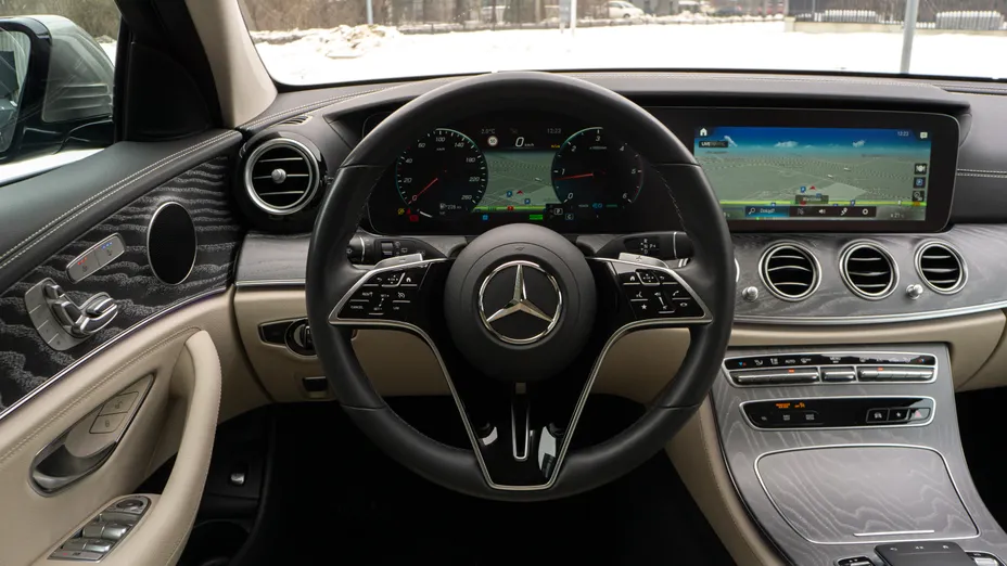 MERCEDES-BENZ E Klasa E 220 d 4-Matic